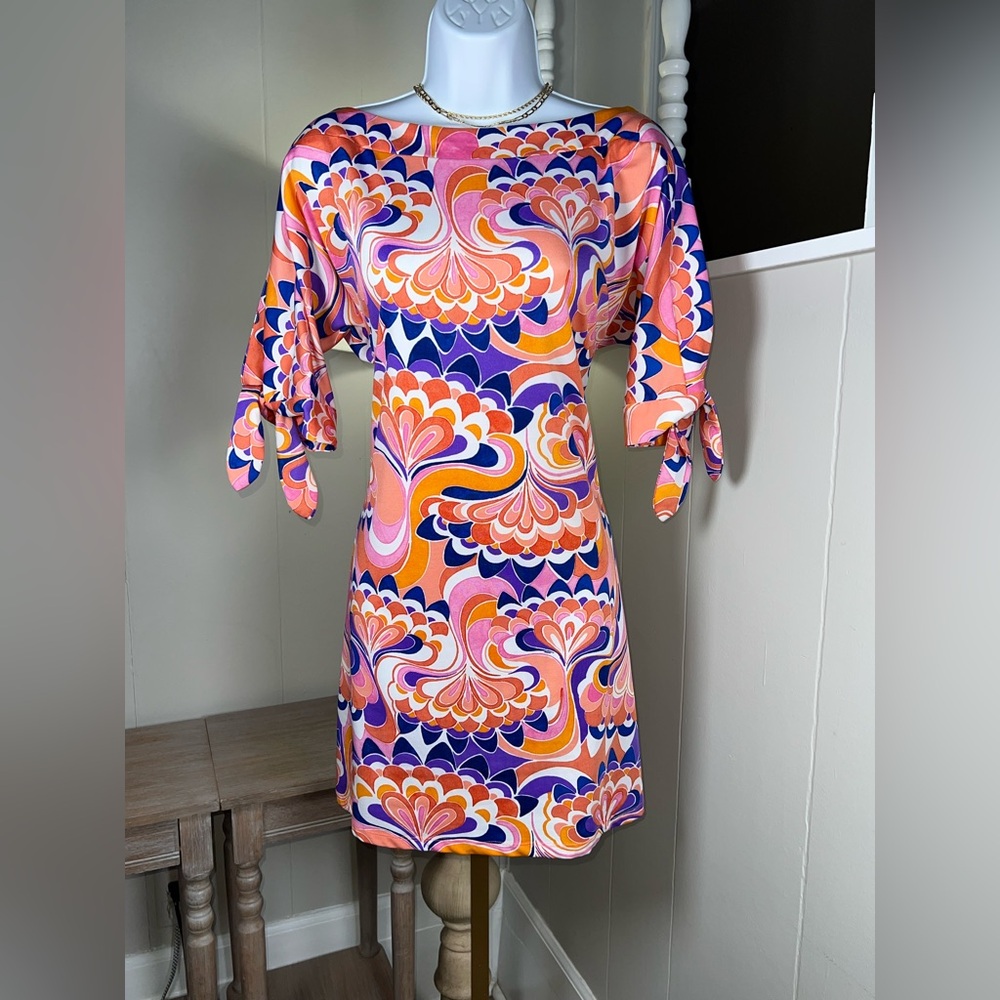 Trina Turk Size M Shift Dress Split Tie Sleeves Vibrant Psychedelic pattern with